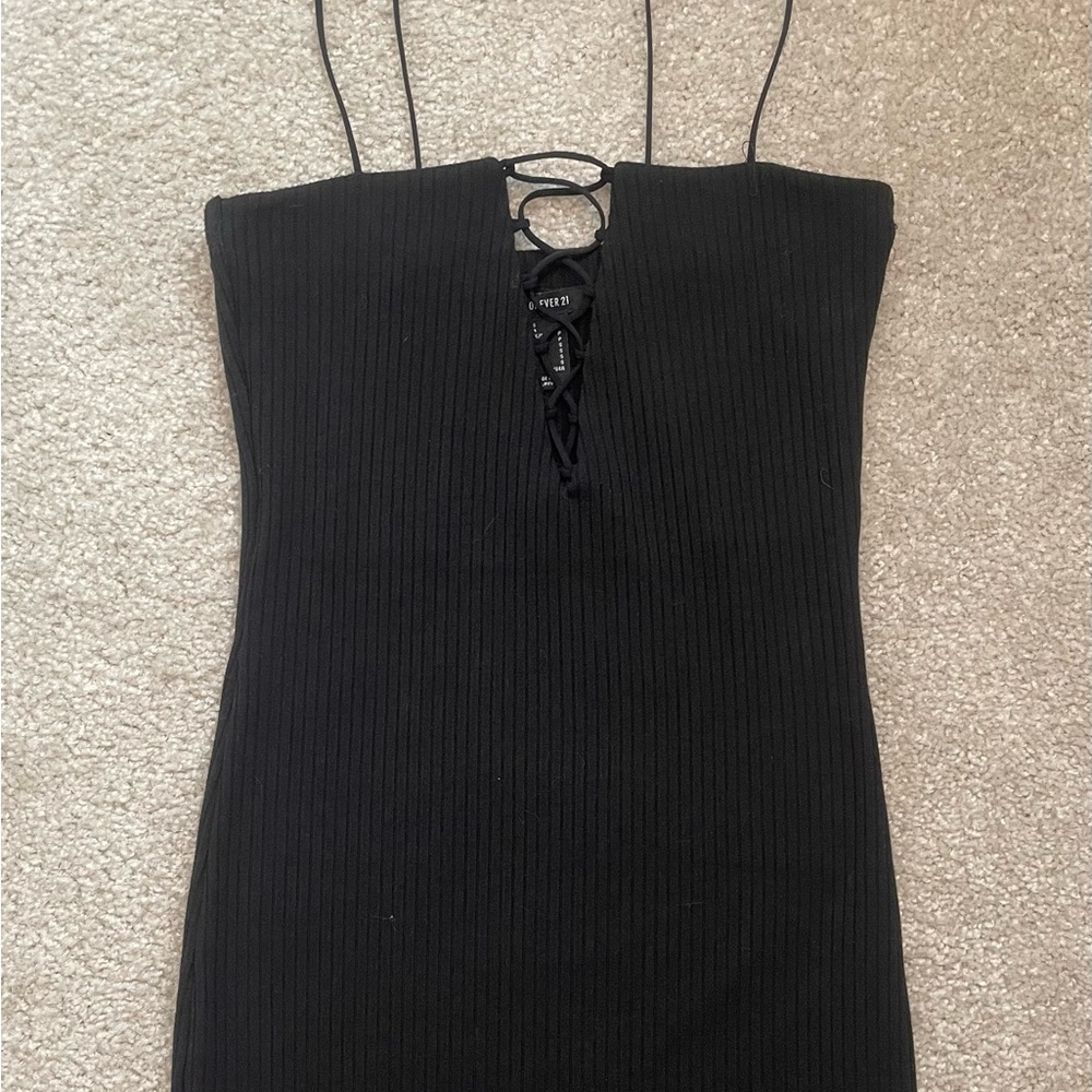 Elegant Forever 21 Bodycon Black Dress with Crisscross Detail
